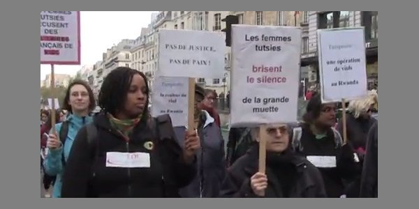 Image:Solidarité avec les rwandaises qui ont porté plainte pour viol contre des militaires français